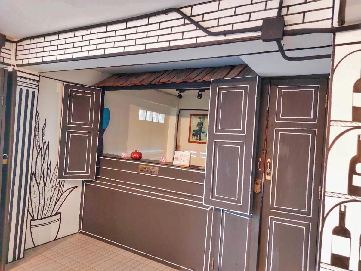 Roomquest Chiang Mai Tha Phae Bagian luar foto