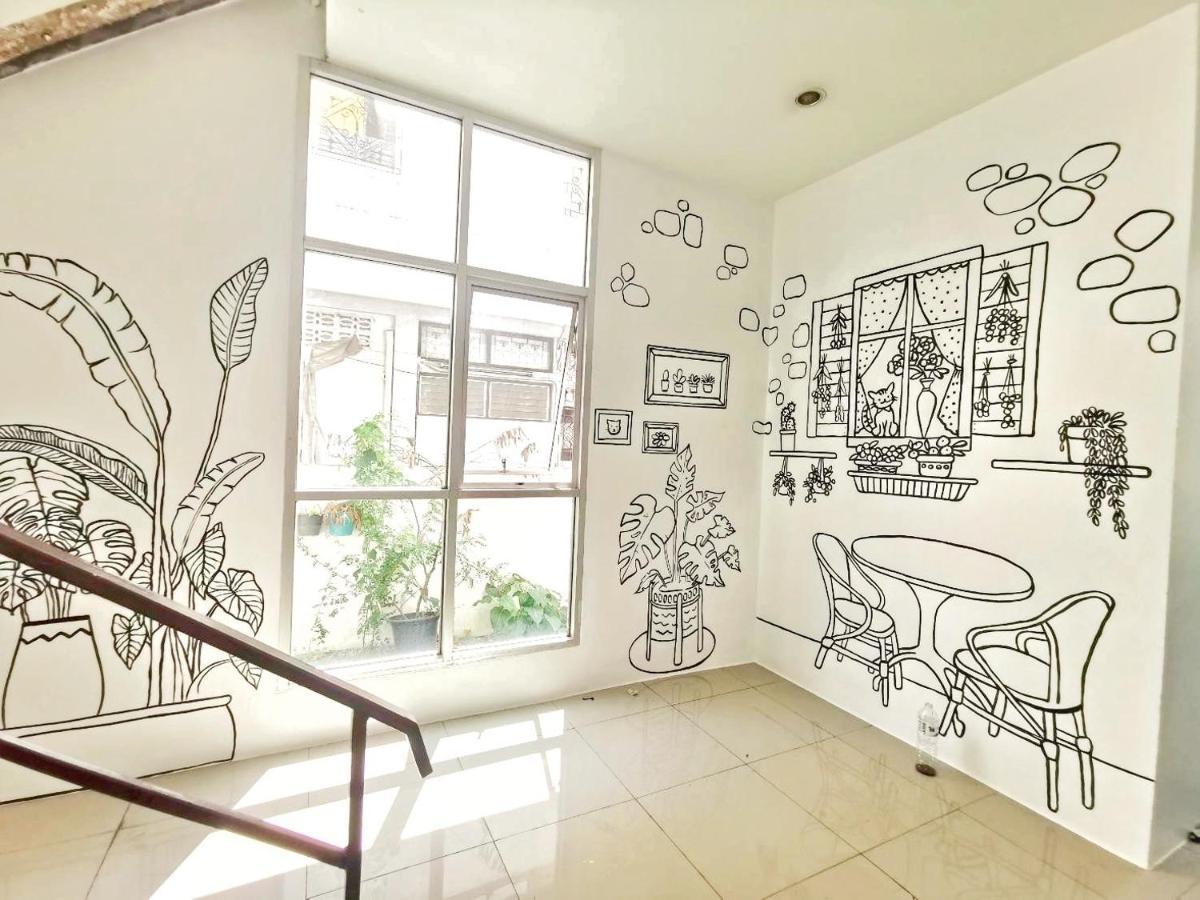 Roomquest Chiang Mai Tha Phae Bagian luar foto