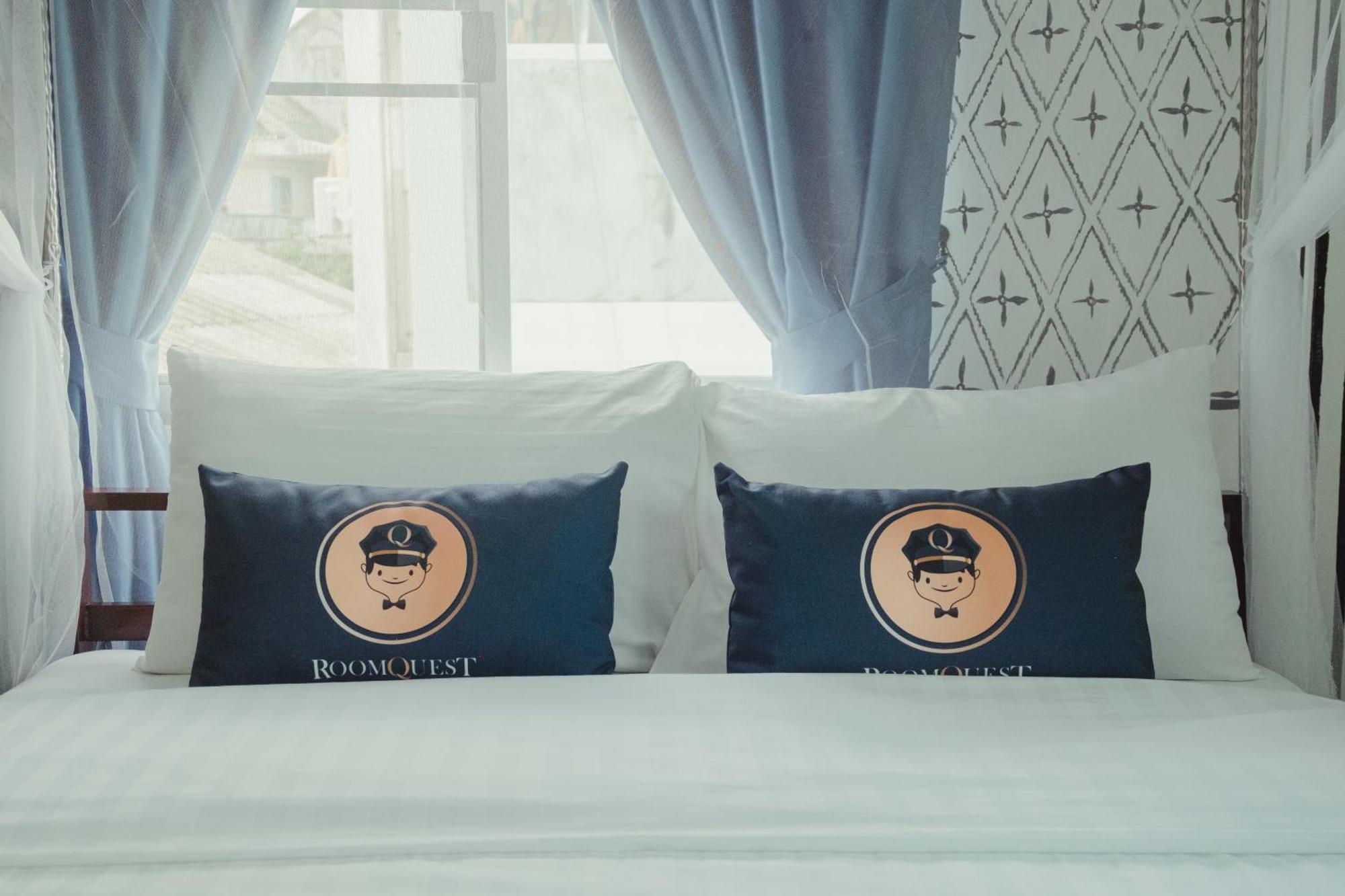 Roomquest Chiang Mai Tha Phae Bagian luar foto
